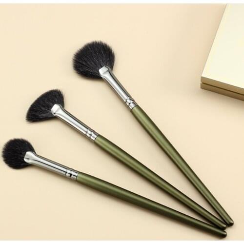 Fan Shape Powder Concealor Makeup Brushes Blending Nail Art Brush For Makeup Brush Professional Face Highlight Make Up Brush