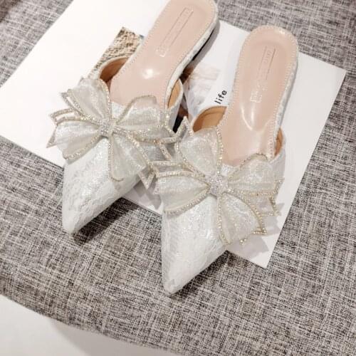 Fashion Women Flats Heeled Casual Slippers Pointed Toe Lace Rhinestone Bow Design Elegant Flats Beach Shoes Flip Flops Beige