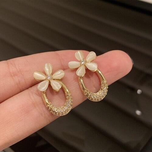 2021 Korean New Simple Flower Earrings Fashion Temperament Small Versatile Earrings Womens Jewelry