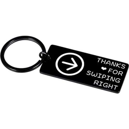 Funny Key Chains Gifts Engraved Thanks for Swiping Right Women Men Keychain Fiance Wedding Engagement Romantic Party Key Ring