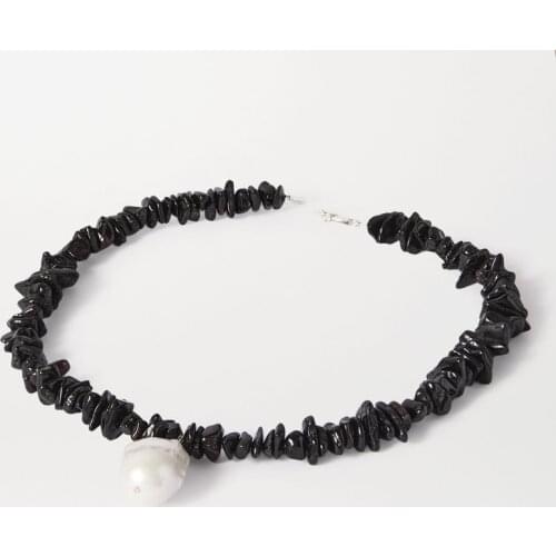 Women Luxurious baroque freshwater pearl pendant necklace fashion creative natural stone neck accessories multiple colors choker