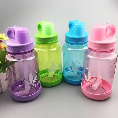 New Arrival 4 Color Cute 600ml Herbalife Nutrition Sports Water Bottle Fashion Portable Custom Protein Powder Straw Bottle