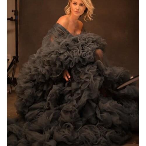 Chic Gray Robe Long Sleeves Tiered Ruffles Party Sleepwear Custom Made Nightgown Robes Puffy Skirt Photography Boudoir Paja