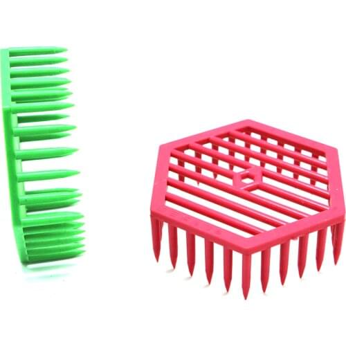 2PCS Beekeeping new multi color plastic bee cages needle type hexagon cage cell room queen rearing bees tools house box supplies