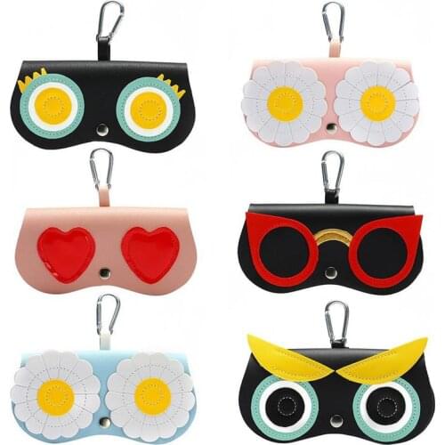 Stylish Slip-in Eyeglasses Holder PU Leather Sunglasses Bag Cute Cartoon Glasses Storage Bag with Hook for Travel Shopping Beach