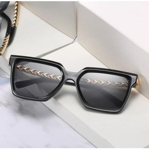 2021 new Classic Square sun glasses Vintage Oversized metal Sunglasses Women Fashion Retro Eye Glasses Frame Oculos De Sol