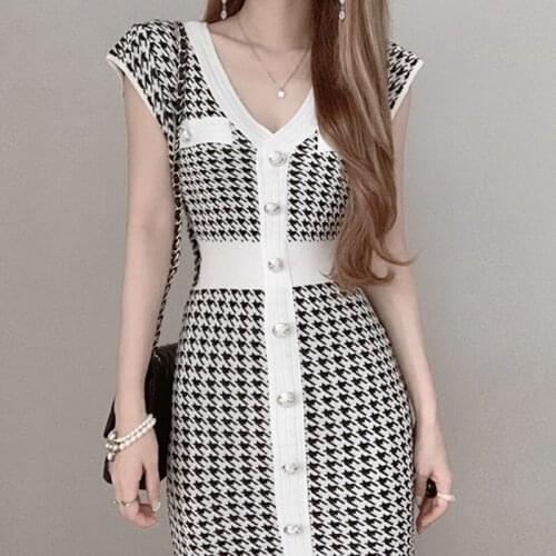 Korean Fashion WomenS Knitted Dress 2021 Summer New Elegant V-Neck Single-Breasted Sleeveless Houndstooth Ladies Knit Dresses