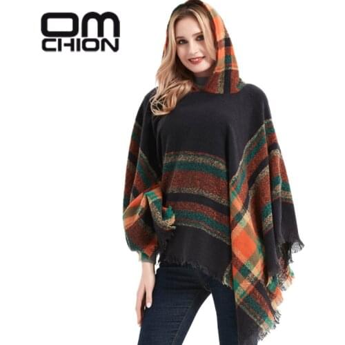 OMCHION Hooded Korean Poncho 2021 Winter Christmas Green Shawl Women Vintage Plaid Oversized Sweater Cape Chic Knit Pullover