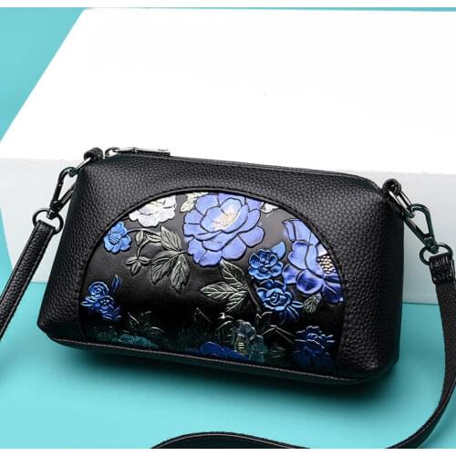 Handbag women 2020 new small bag shoulder messenger bag wild middle-aged mother bag