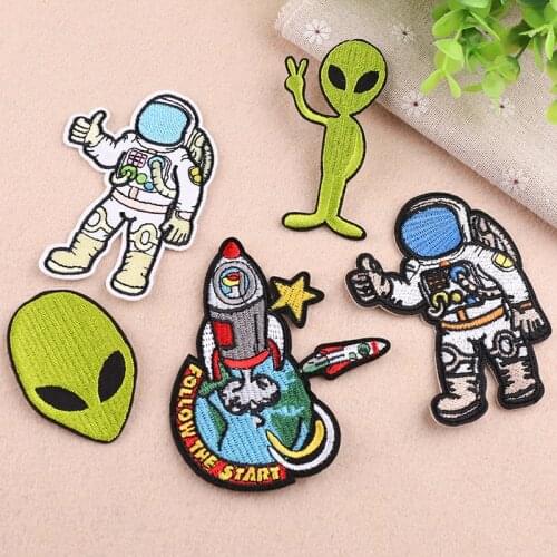 2021 New Embroidered Patch Cloth Sticker Spaceman Astronaut Embroidery Mark DIY Clothes Decorative Patch Sticker Iron on Patches