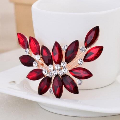 Fashion wild Red crystal brooch Creative Novelty Leaf shape Boutonniere Alloy plating Diamond Personality brooch accessories
