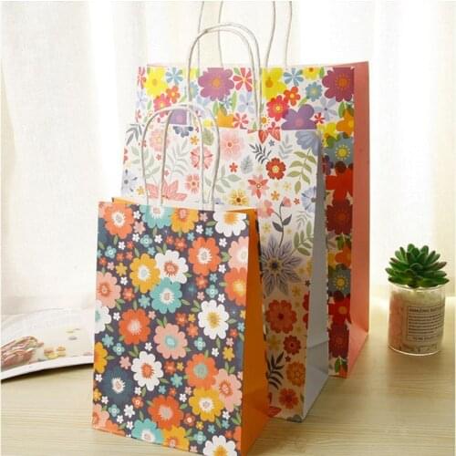 30PCS/lot Floral Party Favor Paper Gift Bags Handles Flower Print Kraft Bag for Wedding Birthday