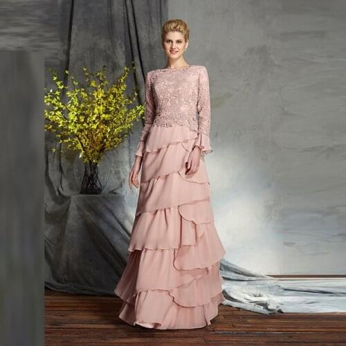 Delicate Gorgeous Blush Pink Lace Long Sleeve Mother of the Groom Gowns Jewel Neck Tiered Bottom Wedding Party Dress On Sale