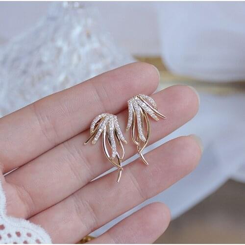 Ins Hot Sale Sway Leaves Gothic Earring Mirco Inlaid Zirconia Temperament Stud Earrings Anti-allergy Delicate Feminia Brincos