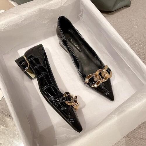 Shoes Womens 2021 New Style Retro Pointed-toe PUMPS Womens Shoes Thick Heel Patent Leather 3CM Metal Chain