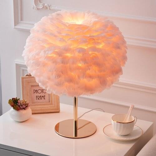 Light Luxury Nordic Style Hand-woven Feather Table Lamp Warm Romantic Living Room Bedroom Bedside Table Lamp Home Accessories