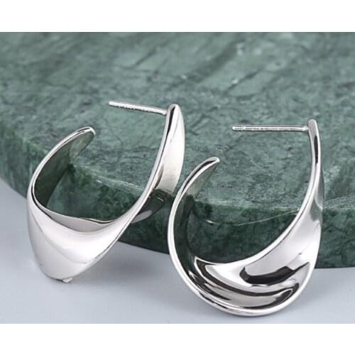 Exquisite 925 Sterling Silver Earrings Exquisite Temperament Atmospheric Earrings Geometric Distortion Face European