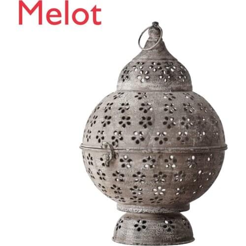 Retro Iron Art Wind Lamp Candlestick Wall Hanging Small Lantern Decoration Outdoor Courtyard Garden Handmade Lucky Crafts