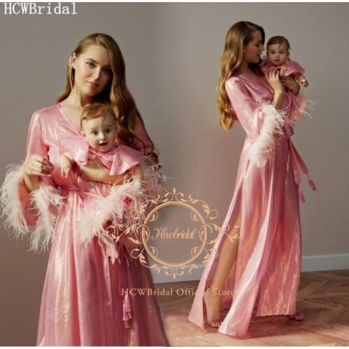 Shiny Pink Long Flared Sleeves Evening Dress With Feather V Neck Side Slit Plus Size Mother And Daughter Dresses Robe De Soiree