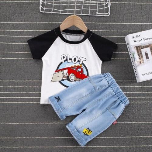 Korean version of the summer new childrens cartoon print T-shirt two-piece suit for boys
