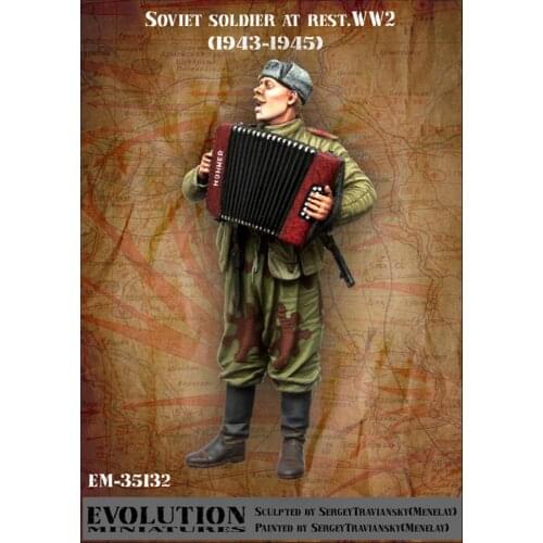 1/35, Soviet soldier at rest, Resin Model Soldier GK, World War II military theme, Unassembled and unpainted kit