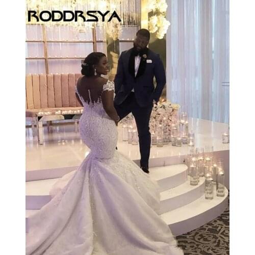 RODDRSYA 2020 African Plus Size Mermaid Wedding Dress Off Shoulder Lace Appliques Beaded Sheer Button Court Train Bride Gown