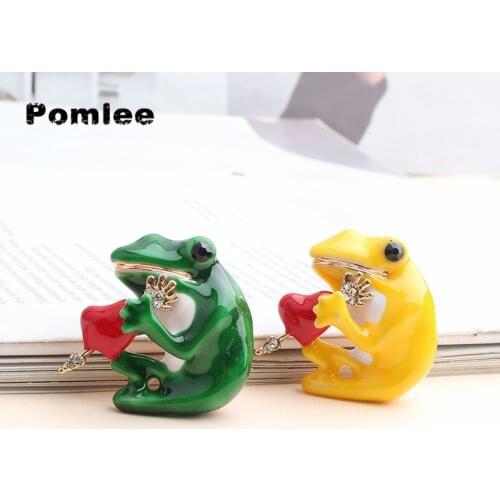 Pomlee Embrace Heart Frog Brooches for Women Green Yellow Enamel Animal Brooch Pin Luxury Jewelry Coat Accessories Bijouterie