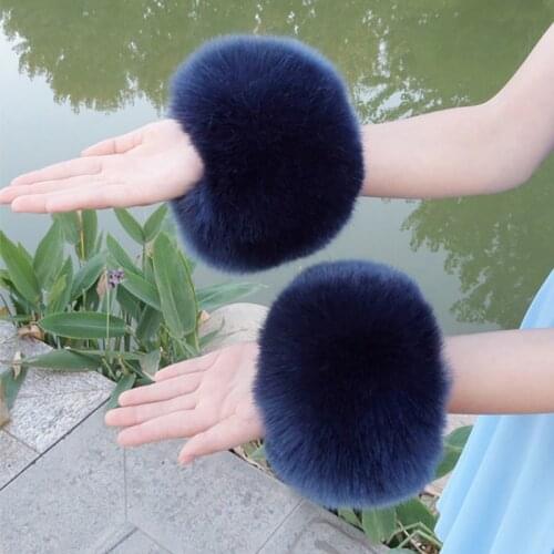 Female Faux Fur Hairy Cuff Hand Ring Faux Raccoon Fur Arm Warmers Hair Bracelet Windproof Warm Women Wristband Winter W118