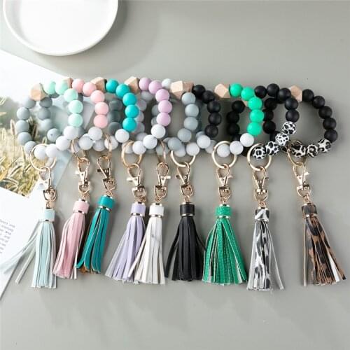 2021 Hot Sale Silicone Keychain For Keys Tassel Wood Beads Bracelet Keyring For Women Accessories Multicolor Keychain Wholesale