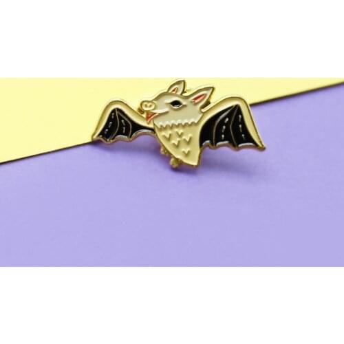 Lovely Bat vampire Black gold wing Brooch Pins Punk Dark Brooch Enamel Button Metal Badge horror Halloween Gift Jewelry