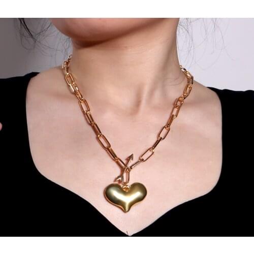 Fashion Geometric Peach Heart Necklace Pendant Women Creative Personality Short Choker Lock Thick Chain Necklace Jewelry
