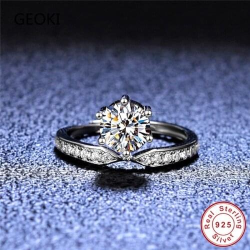 Geoki Passed Diamond Test Perfect Cut 1 Ct D Color VVS1 Moissanite Crown Party Ring 925 Sterling Silver Luxury Wedding Jewelry