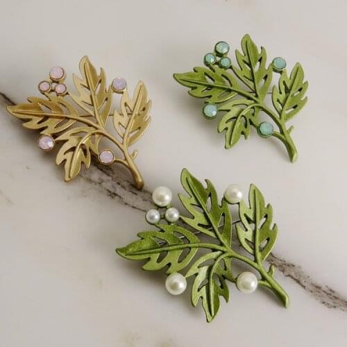 2020 New Real Pin Broche Quick Sell All-in-one Goddess Small Fragrant Leaf Bouquet Fine Brooch Lacquer Artificial Water