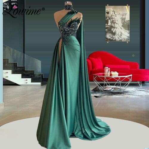 Green Arabic Long Party Dresses 2021 Custom Made Dubai Feathers Baeded Celebrity Dress Party Gowns For Weddings Vestidos Festa