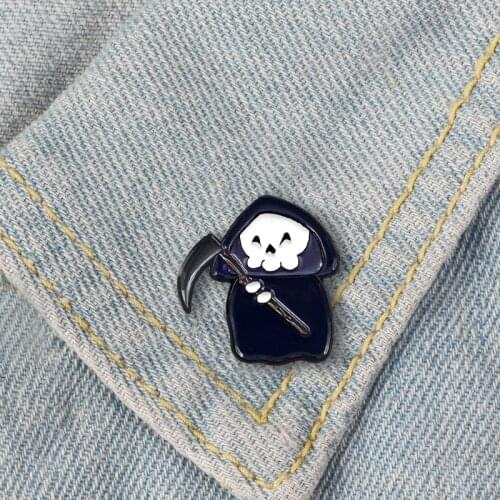 New Ghost horror holding a sickle Wearing a black cloak Skeleton brooch Creative personality badge Halloween costume accessories