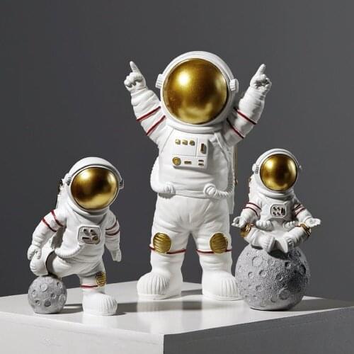 Resin Astronaut Figurines Fashion Spaceman With Moon Sculpture Decorative Miniatures Cosmonaut Statues Gift For Man & Boyfriend