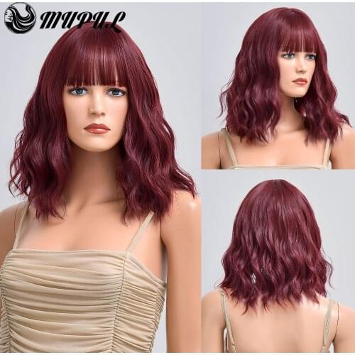 Short Wine Red Daily Wave Colored Hair Synthetic Wig With Bangs For White Women Cosplay Natural Heat Resistant Female Fiber Wigs