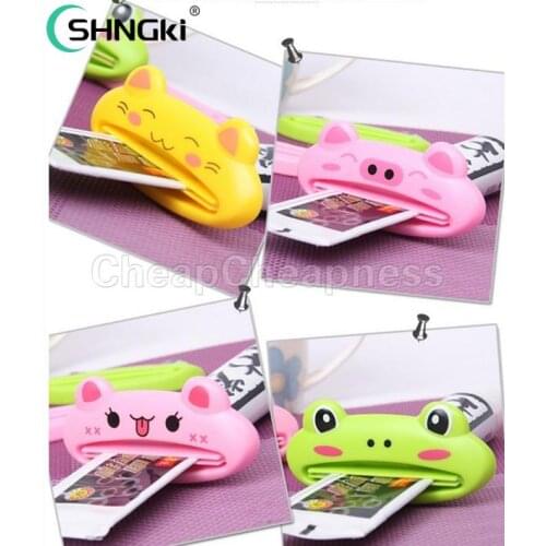 2017 New 1 PCS Cartoon Toothpaste Squeezer, Tube Rolling Holder Squeezer Easy Toothpaste Dispenser, Bathroom Sets