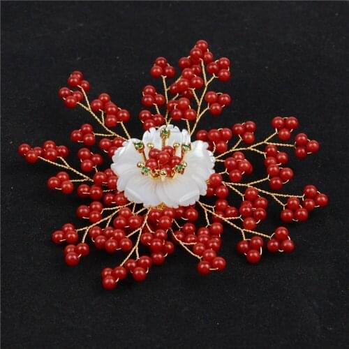 Luxury Red Beads Stone White Shell Flower Brooches for Women Party Wedding Gifts Brooch Pins Corsage Jewelry Costume Accessories