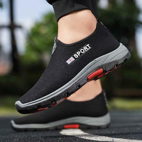 Low Top Mens Sneaker Fly Weaving Man Sport Shoes Slip-on Men Running Shoes Plus Size Mens Black Sports Shoe Flats Footwear I2