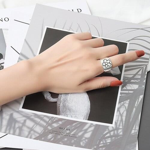 New Korean Style Sweet Cute Daisy Pattern Ring Vintage Imitation Silver Color Opening Adjustable Women Punk Wide Face Rings Gift