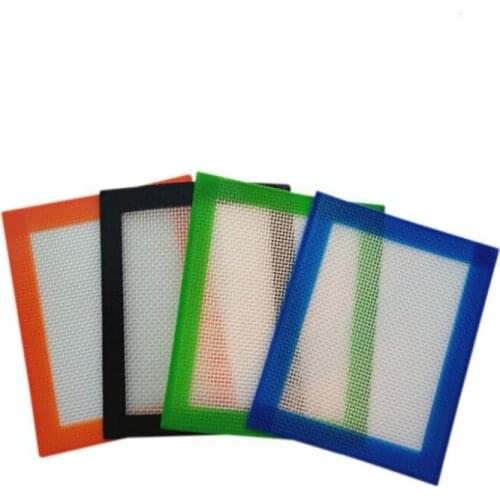 Food Grade Small Non-stick Slick Oil Silicone Mat Dab Bho Wax Mat with Silicone and Fiber Glass Construction 102x127mm