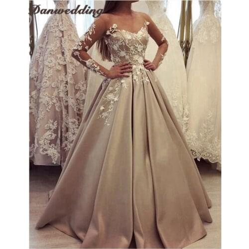 Junoesque Scalloped Neck Wedding Dresses Long Sleeve Lace Applique Chapel Train Cover Button Satin Bridal Gowns New Arrival