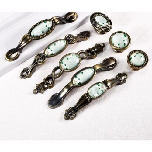 Retro Flower Furniture Handle Elegant Vintage Bronze Kitchen Cabinet Knobs and Handles Wardrobe Cupboard Door Handle Drawer Pull
