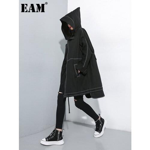 [EAM] Women Drawstring Oversize Trench New Hooded Long Sleeve Loose Fit Windbreaker Fashion Tide Spring Autumn 2021 1A826