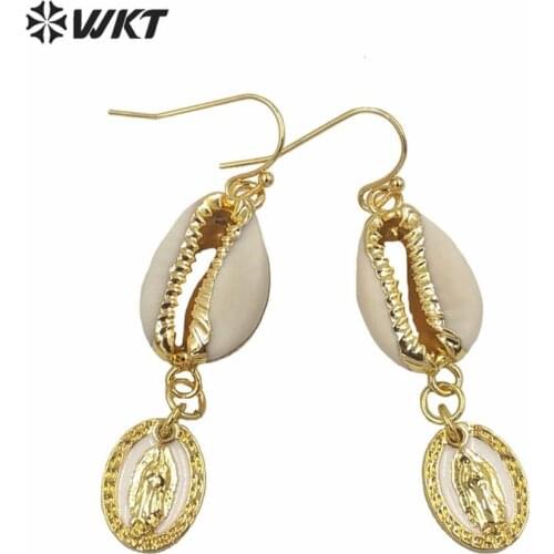 WT-MPE046 Amazing Hot sales natural cowrie dangle hoop earrings women fashion gold electroplated conch shell mary charm earrings