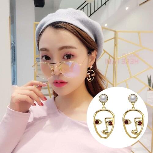 Face pearl design earrings with zlloy fashion charming trendy cute earrings for female party gifts wholesale