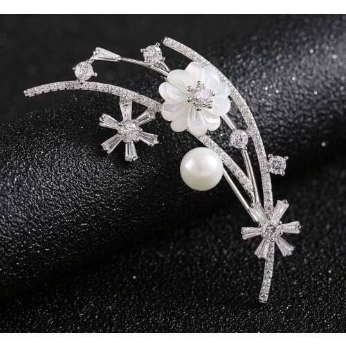 Rhinestone Flower Brooches For Women Simple Design Plum Blossom Pearl Shell Pin Fashion Jewelry Wedding Brooch Pin Broches Gift