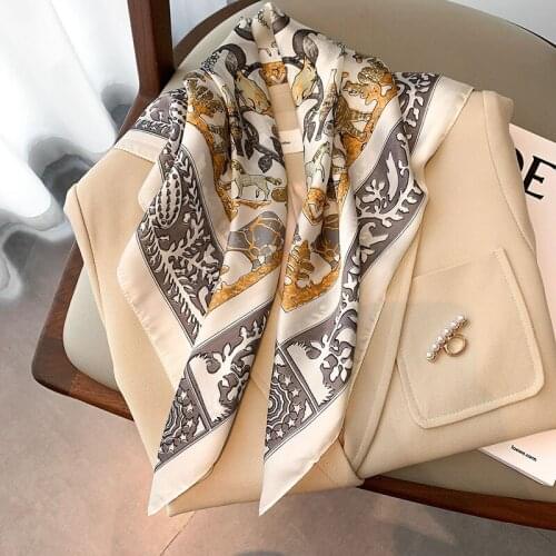 2021 Female New Dustproof Kerchief Autumn Luxury Square Towel Popular Leopard Print Silk Scarves Fashion 70X70CM Sunscreen Shawl