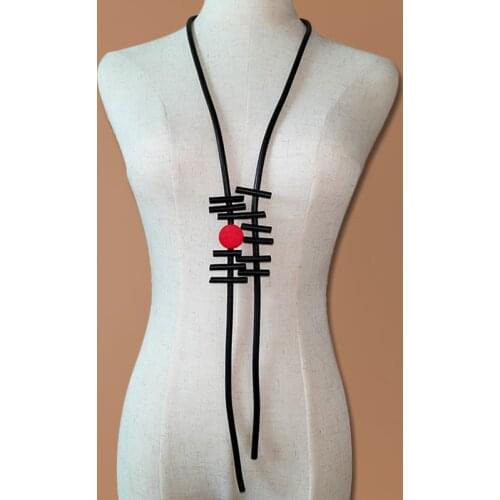 Small Red Round Wooden Womens Neck Pendants Harajuku Black Rubber Rope Necklaces Jewelry Clothes Sweater Chain Accessories Gift